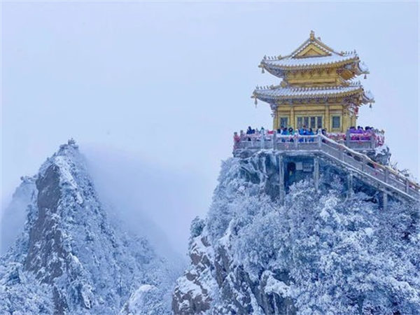 老君山上大量游客滞留，纷纷怒喊“退票”